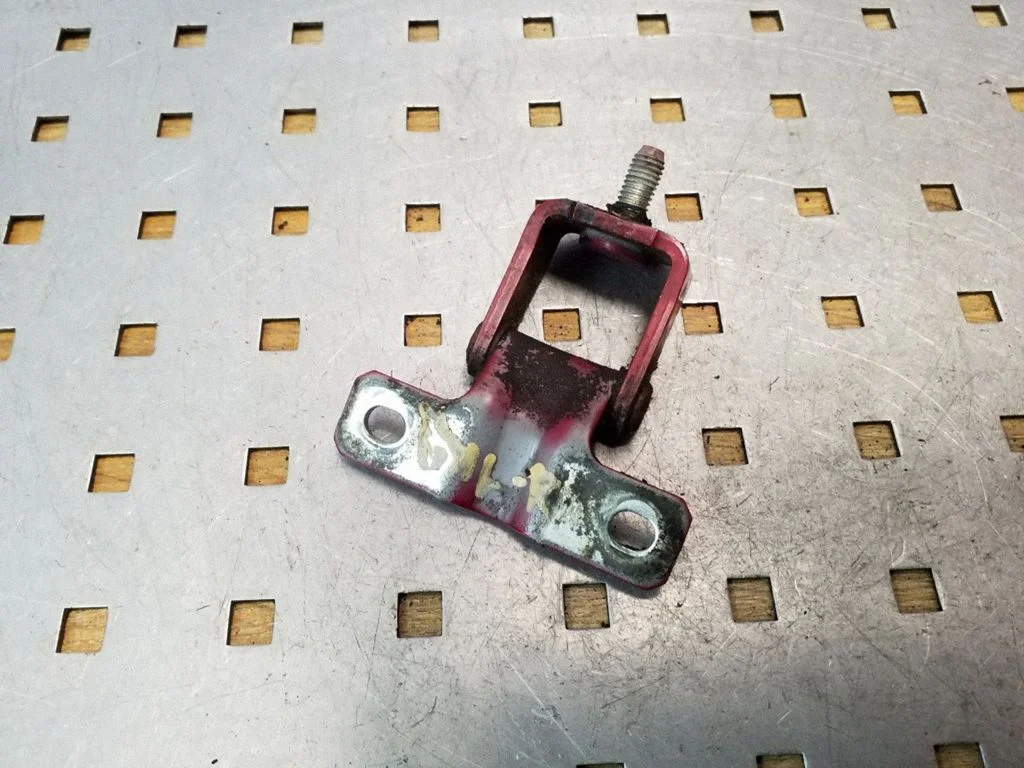 Tailgate/trunk/boot hinge – rear right