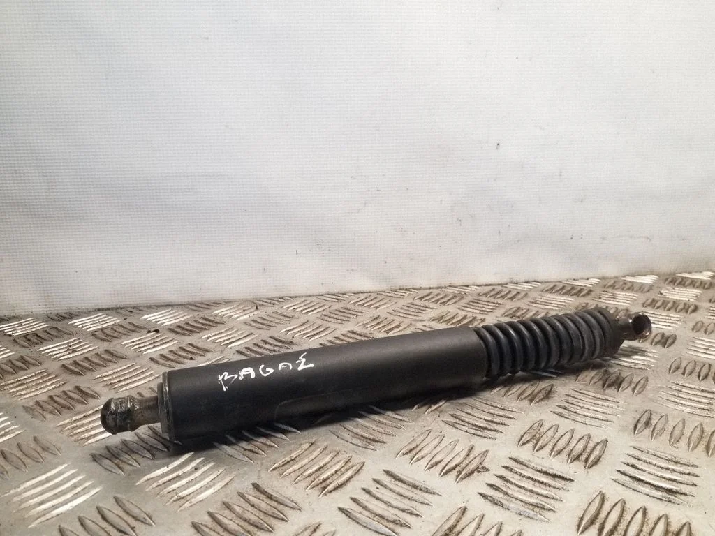 Tailgate/trunk strut/damper – Volkswagen Touareg I (2002-2010)