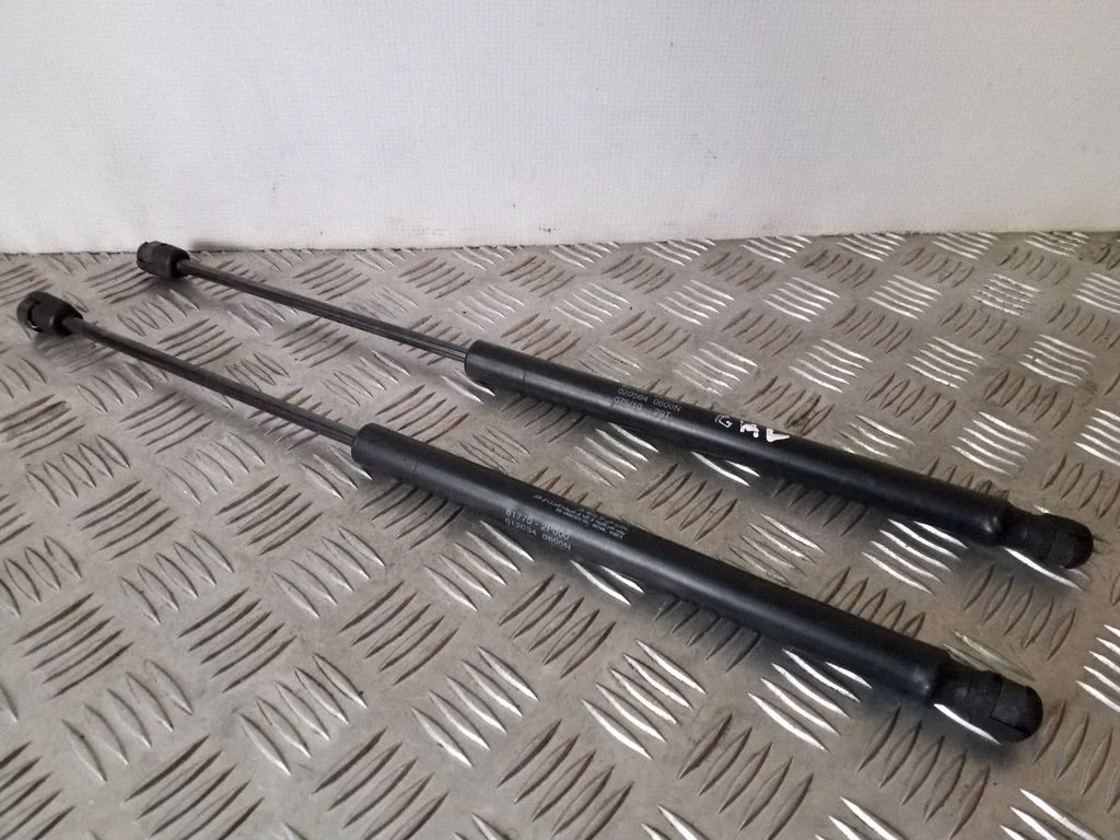 Aizmugurējā vāka amortizators – KIA Sorento (2010-2014)