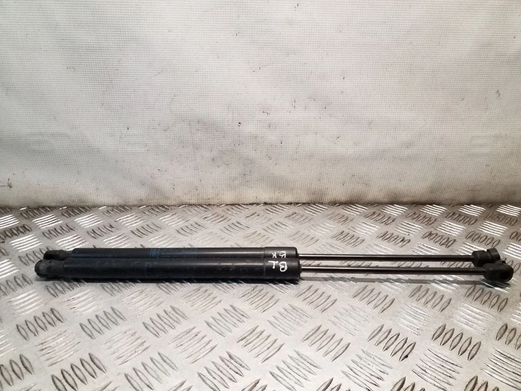 Aizmugurējā vāka amortizators 8R0827552A
