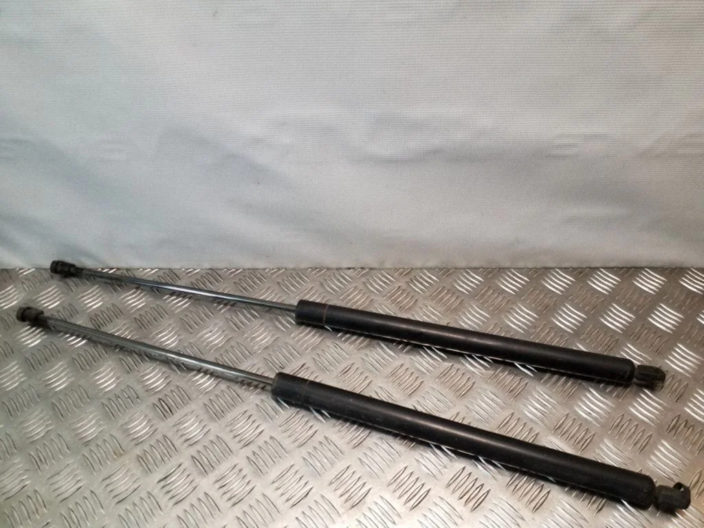 Siłownik (sprężyna gazowa) klapy bagażnika A6389800364