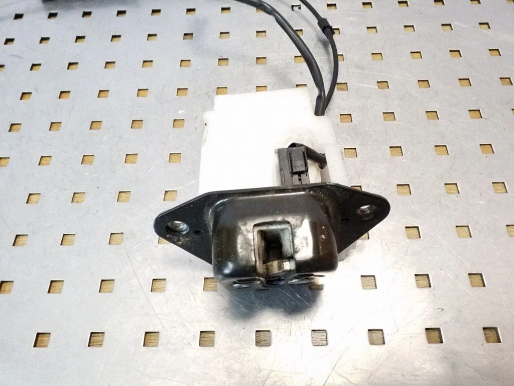 Tailgate/trunk/boot lock/catch/latch