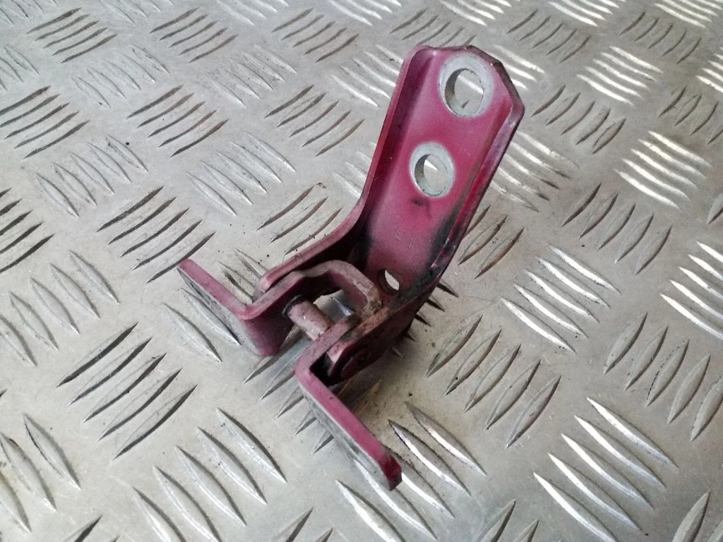 Front door upper hinge – right