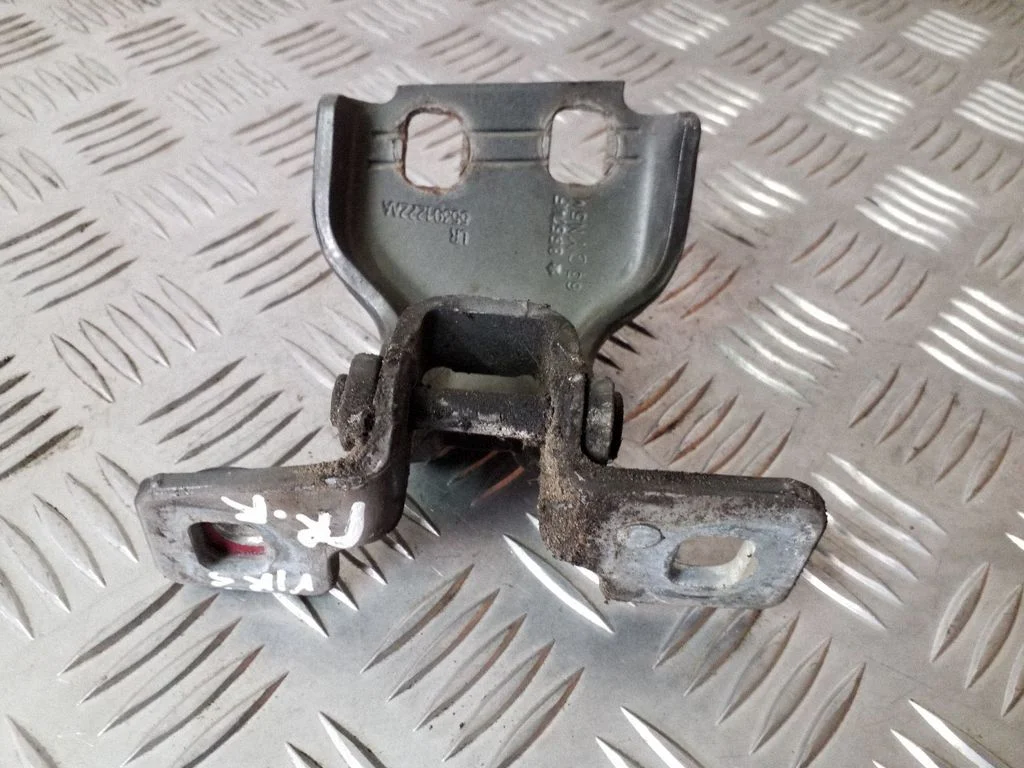 Front door upper hinge 55394222AA