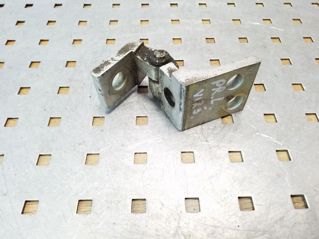 Front door upper hinge – front left