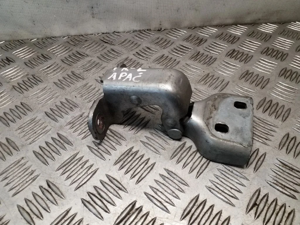 Front door lower hinge – Opel Vivaro (2001-2014)