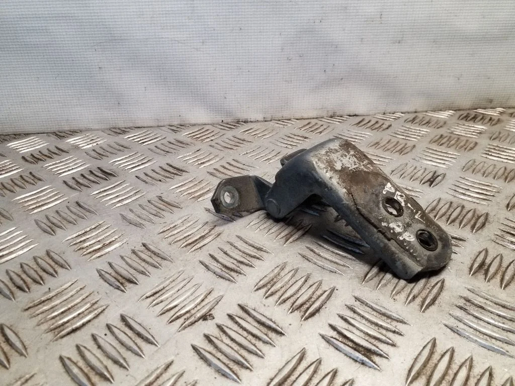 Front door lower hinge – left