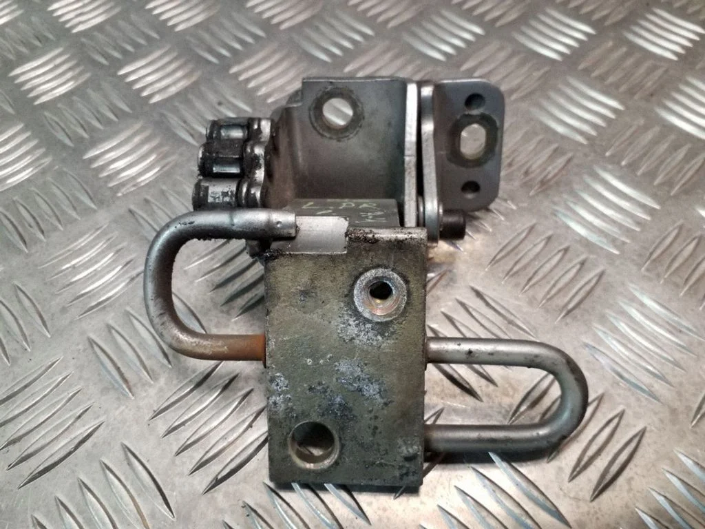 Front door lower hinge – Audi A4 S4 B6 8E 8H (2001-2005)