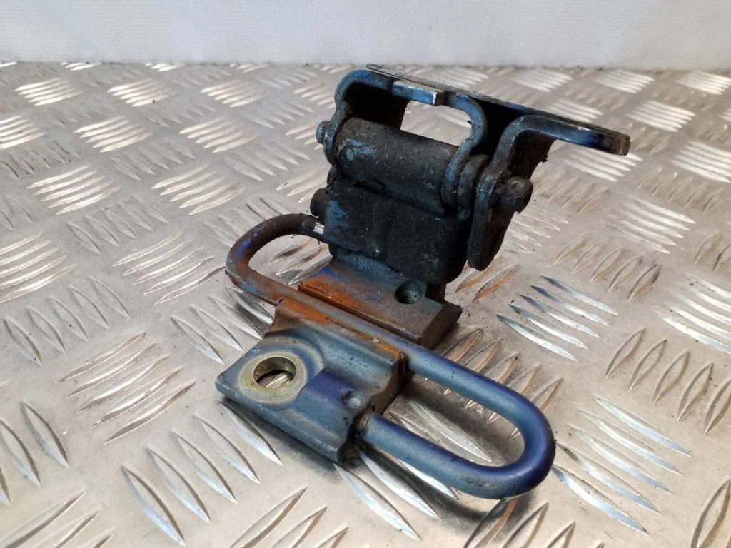 Front door lower hinge – Seat Toledo II (1M) (1998-2006)