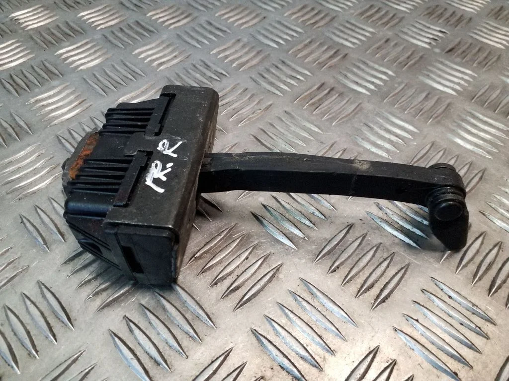 Ogranicznik drzwi przednich – BMW Seria 5 E60 E61 (2004-2010)