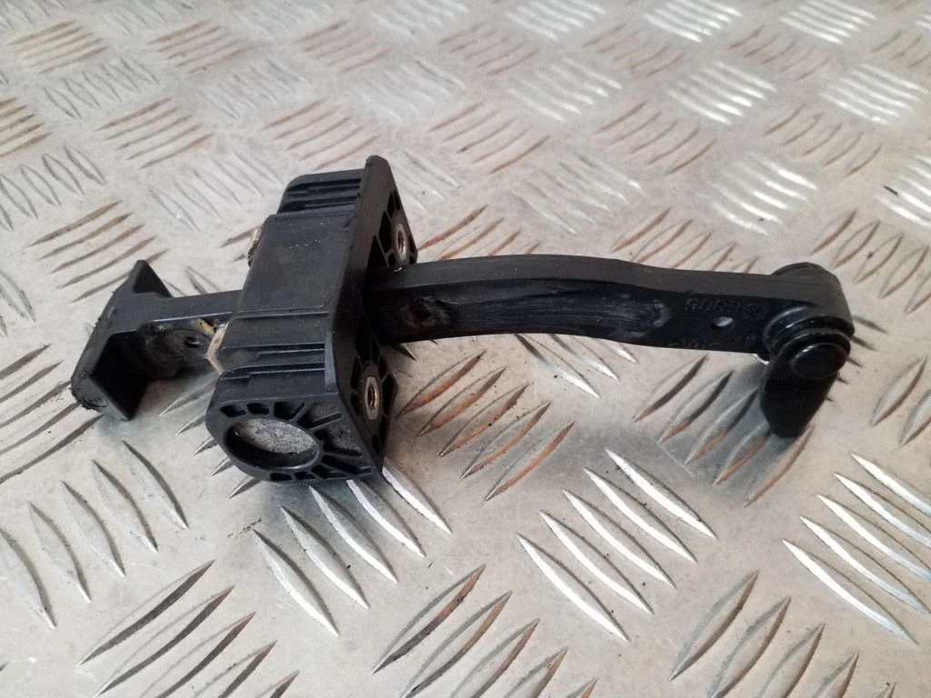 Esiukse avamispiiraja – BMW 5-seeria F10 F11 (2009-2016)
