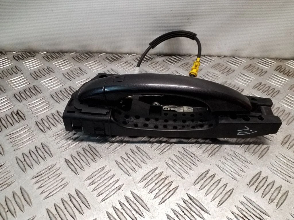 Esiukse välimine käepide 8T0837885A