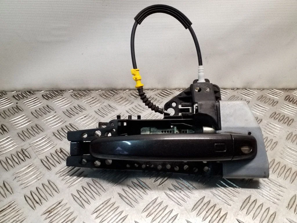 Esiukse välimine käepide 8T0837886A