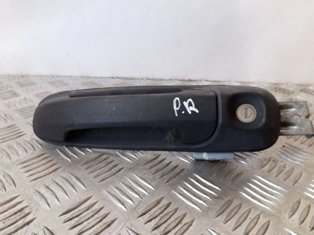 Esiukse välimine käepide 55360332AF