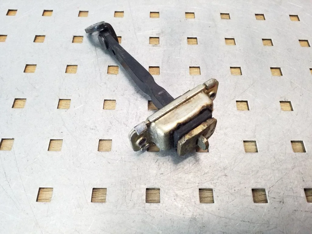 Front door check strap stopper – front right