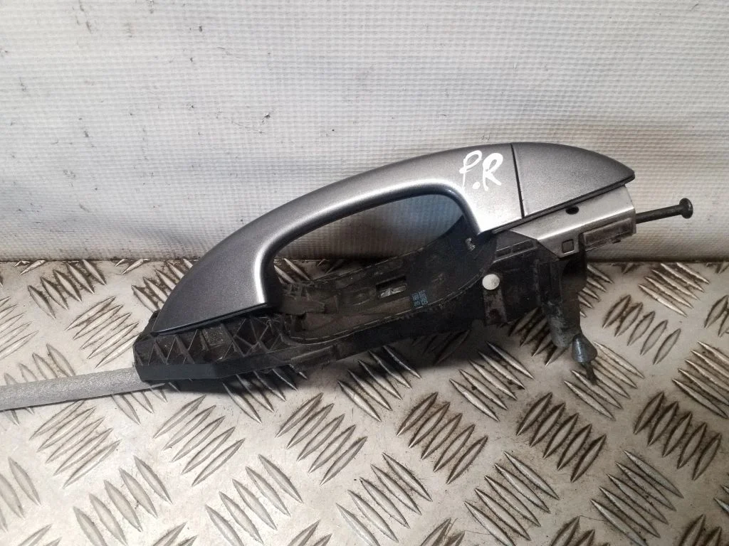 Esiukse välimine käepide 5L0837885B
