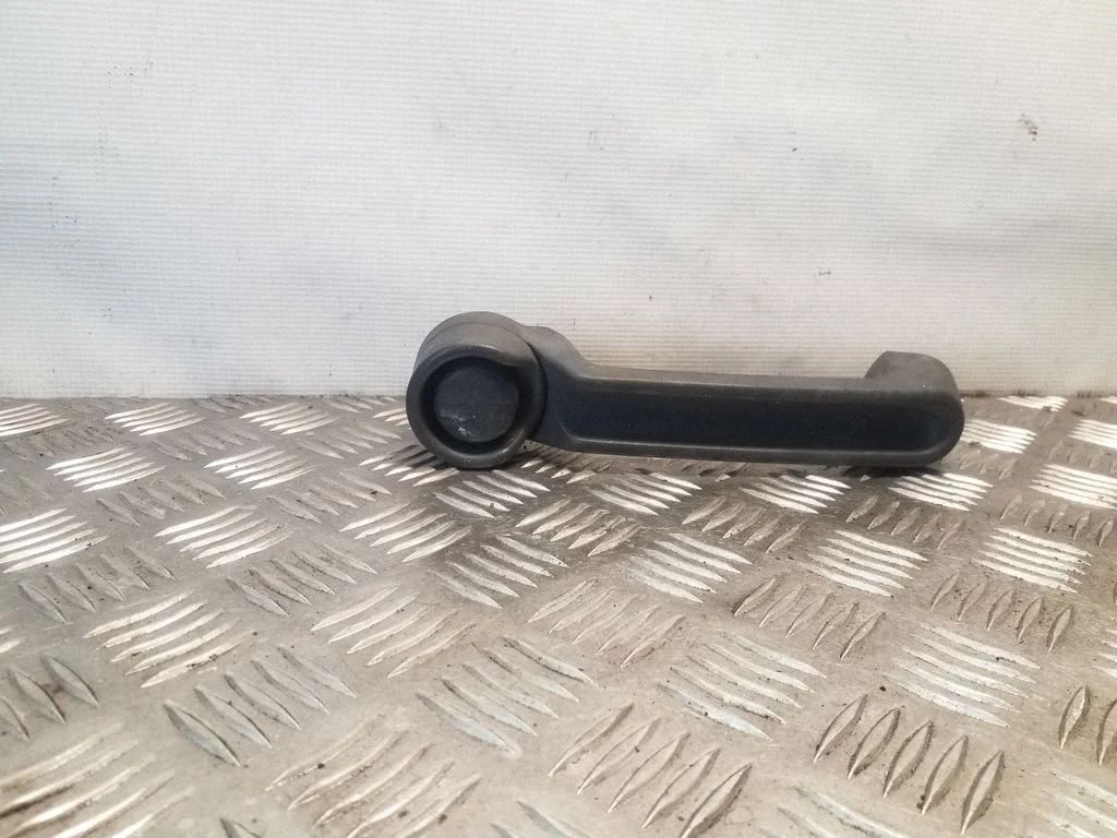 Front door exterior handle – rear left