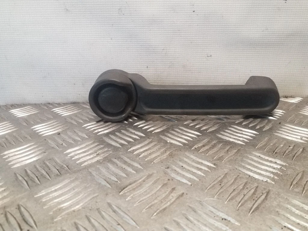 Front door exterior handle – front right