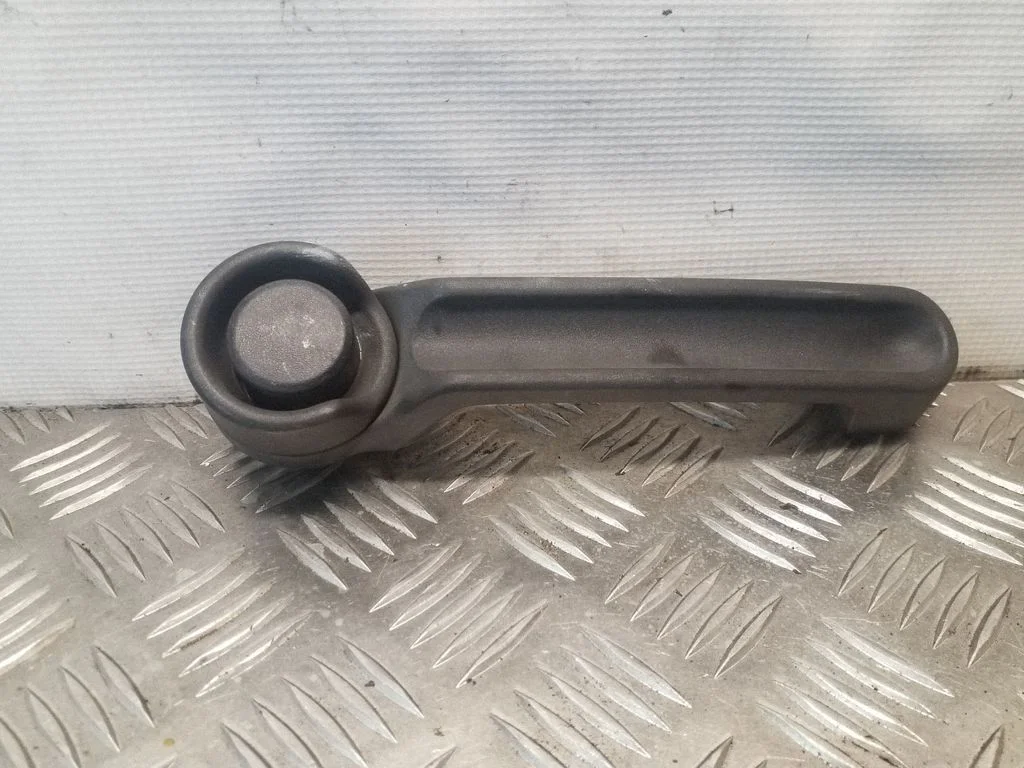 Front door exterior handle – rear left