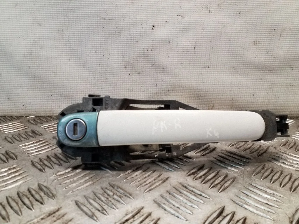 Esiukse välimine käepide 6Q0837886