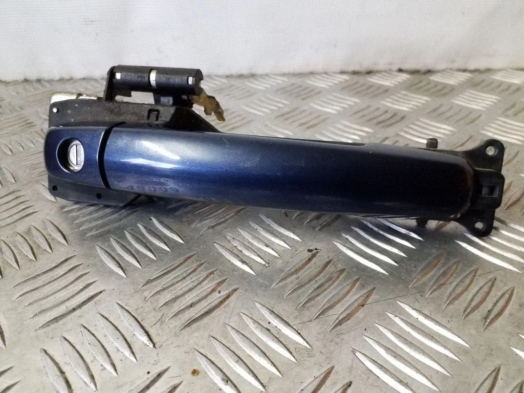 Front door exterior handle – right