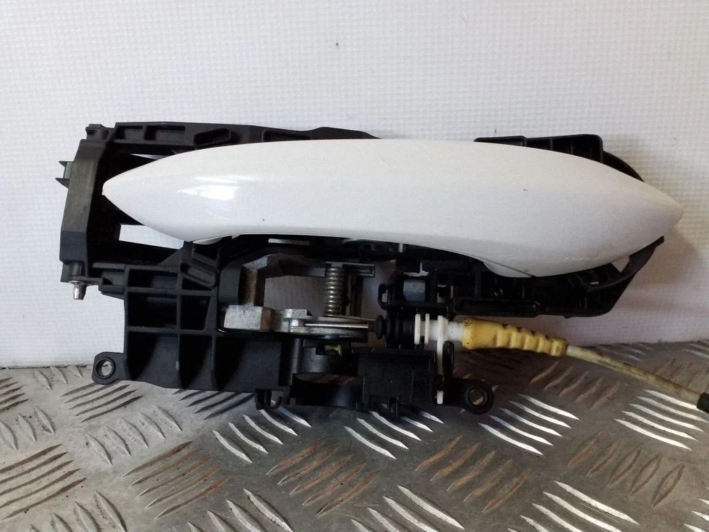 Klamka zewnętrzna drzwi przednich – BMW Seria 5 F10 F11 (2009-2016)