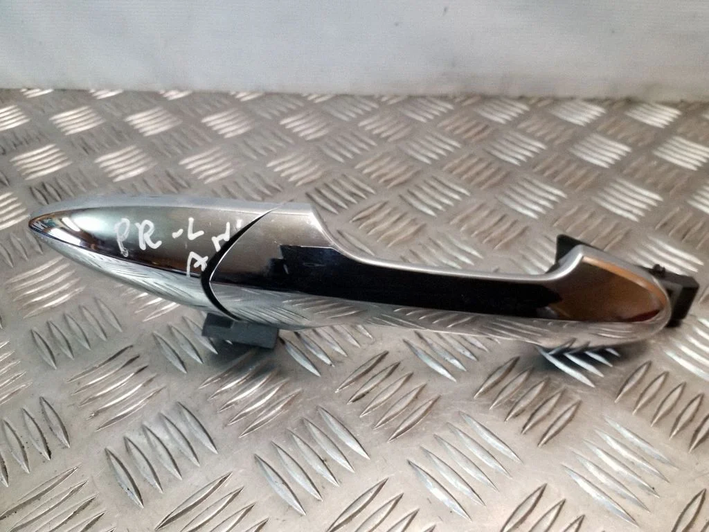 Front door exterior handle – left