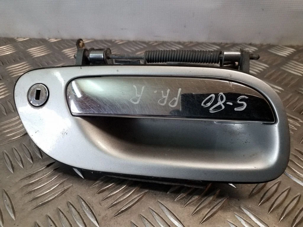 Front door exterior handle – right