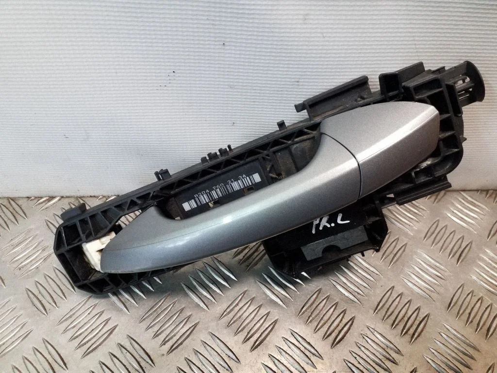 Esiukse välimine käepide A2047602134