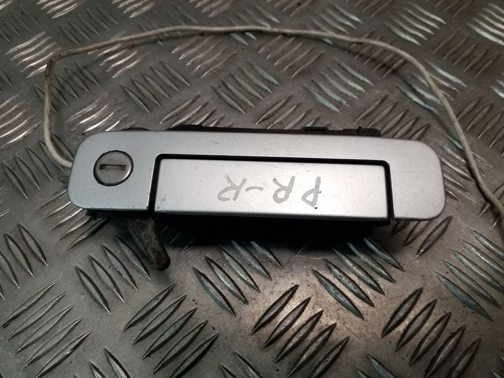Esiukse välimine käepide 4A0837206