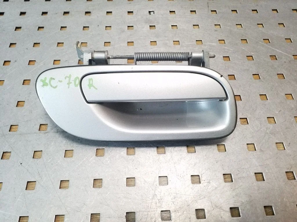 Front door exterior handle – right