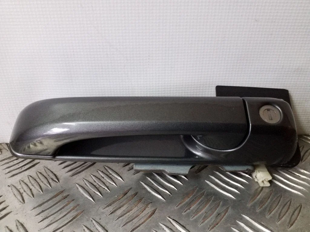 Front door exterior handle – right
