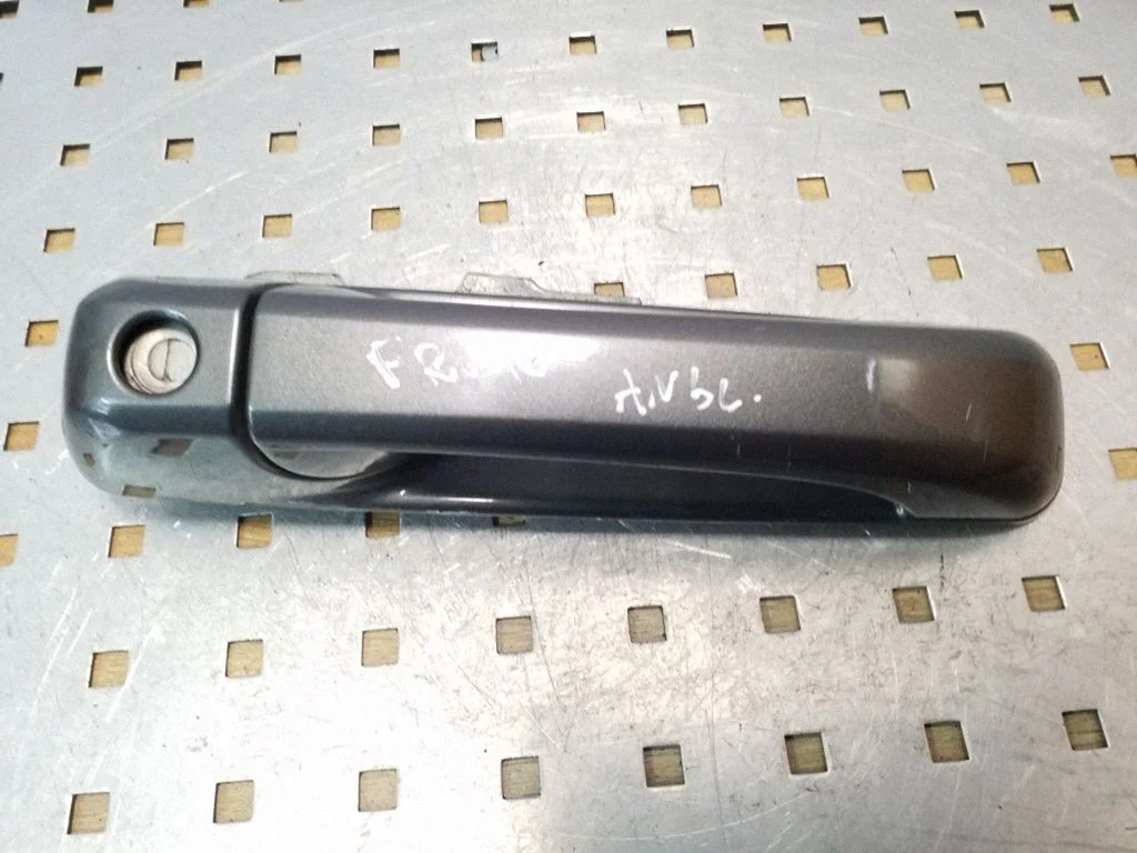 Esiukse välimine käepide 5HW79TRMAG