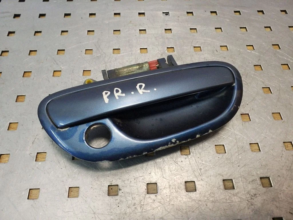 Front door exterior handle – front right