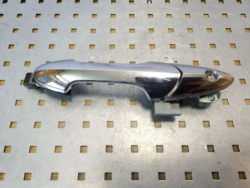 Front door exterior handle – front right