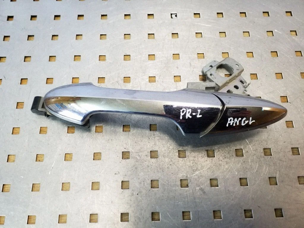 Front door exterior handle – front left