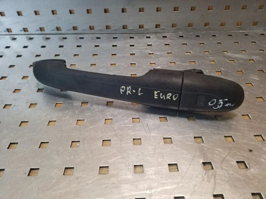 Front door exterior handle – front left