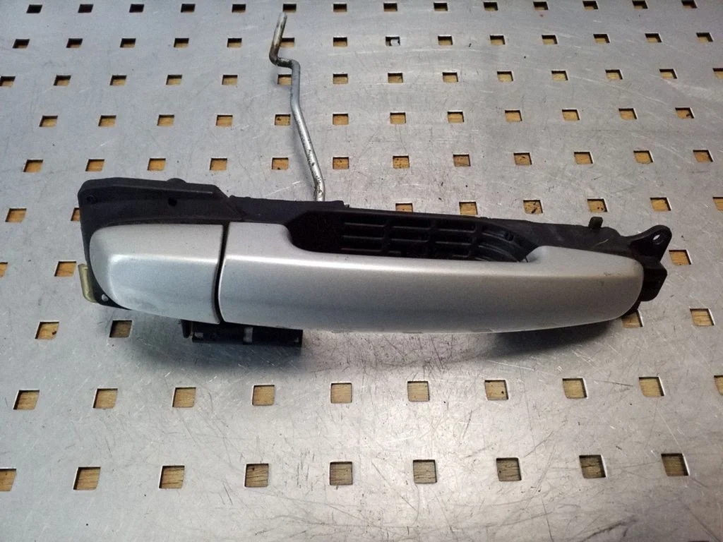 Front door exterior handle – front left