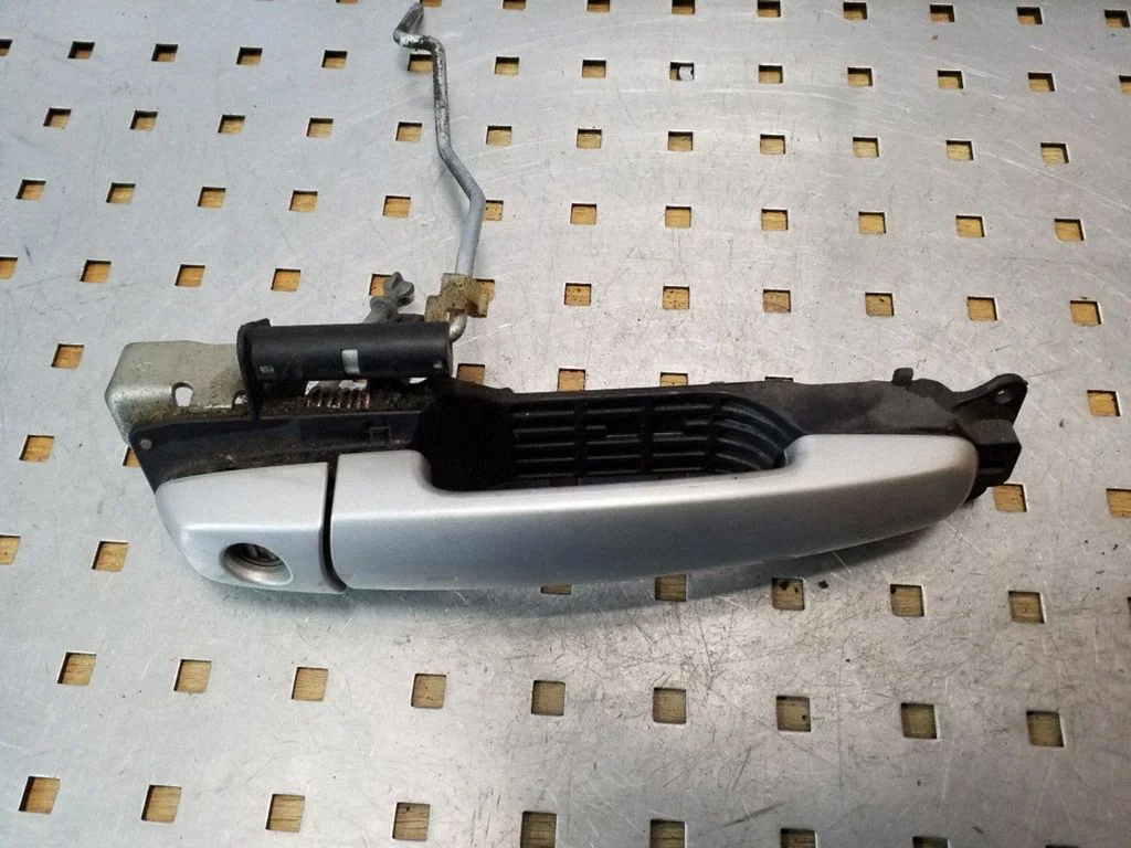 Front door exterior handle – front right