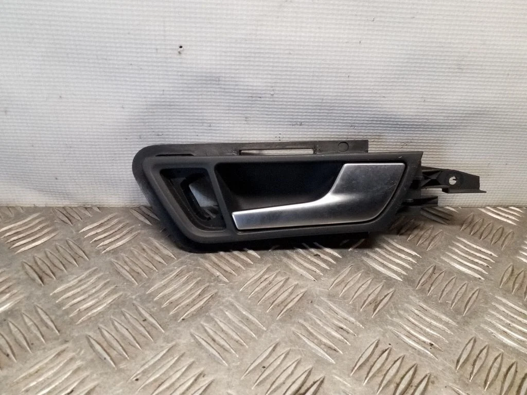 Esiukse sisemine käepide 8R0837020