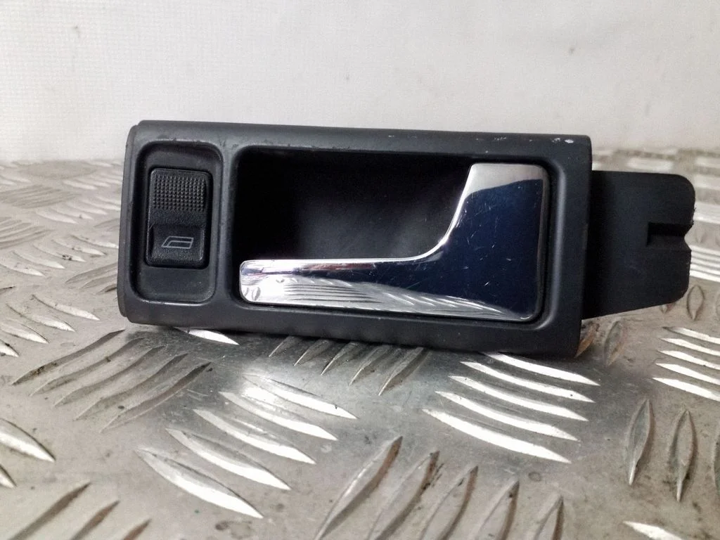 Esiukse sisemine käepide – Audi A6 S6 C4 4A (1994-1997)