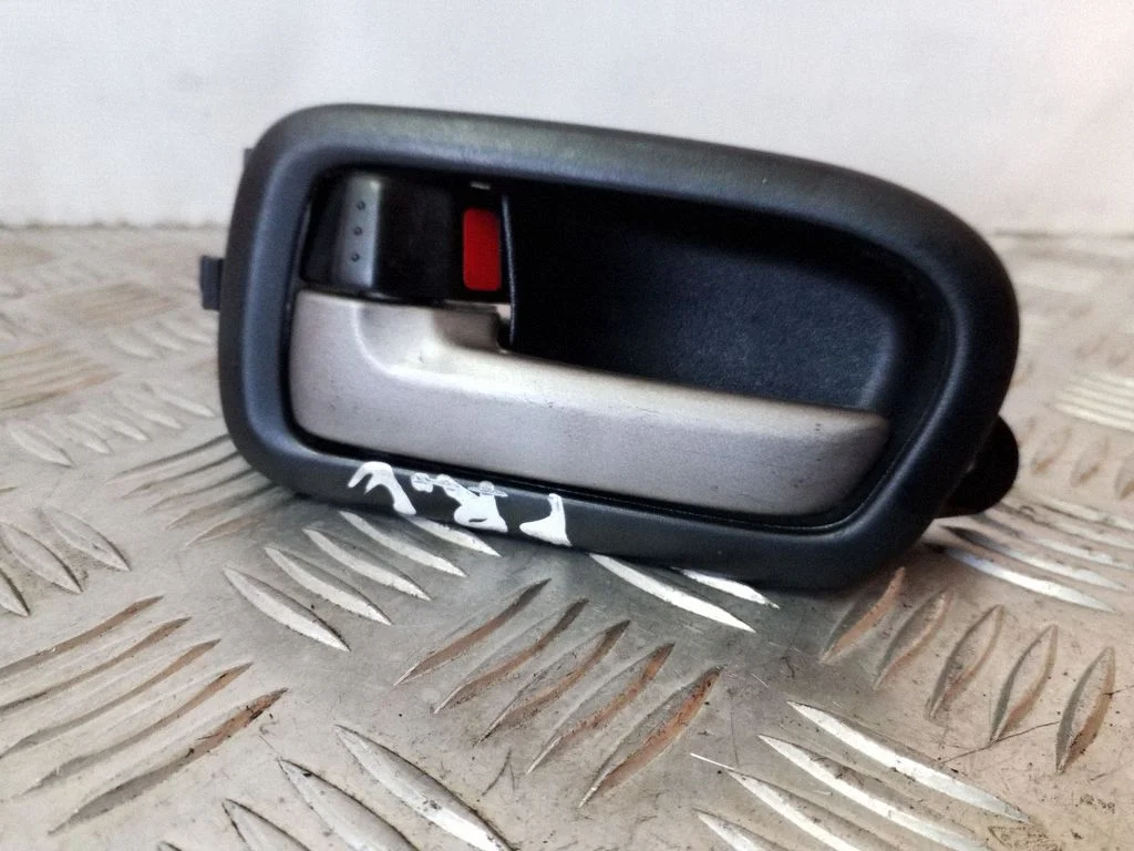Front door interior handle – left