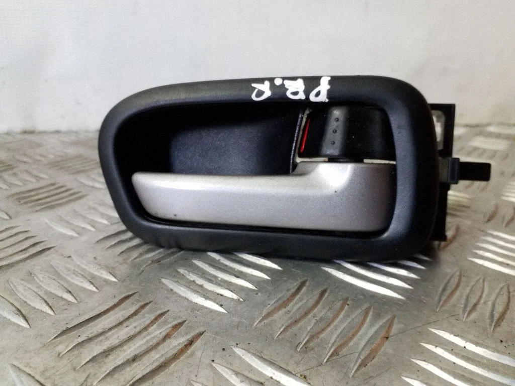 Front door interior handle – right