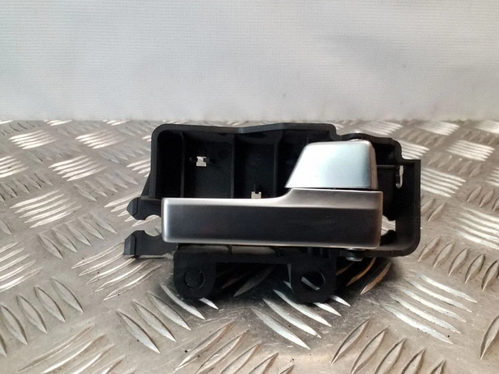 Iekšējais atvēršanas rokturis – Ford Focus C-MAX (2003-2010)