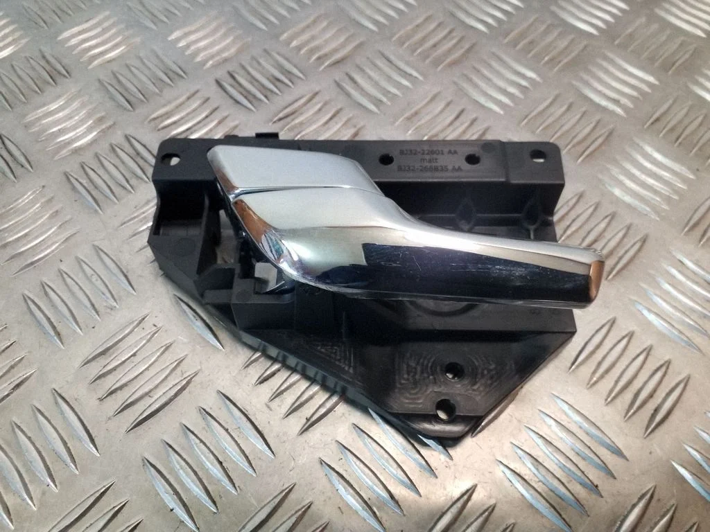 Esiukse sisemine käepide 8X2322601AE