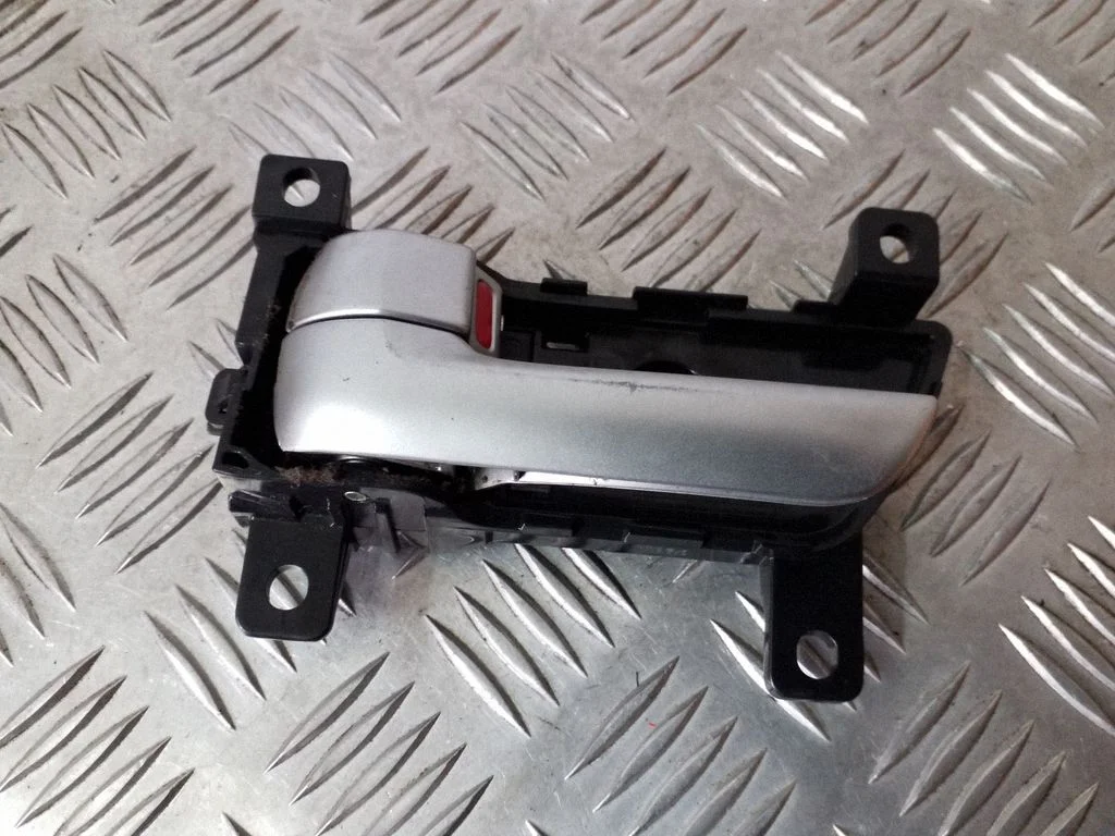 Front door interior handle – KIA Sorento (2010-2014)