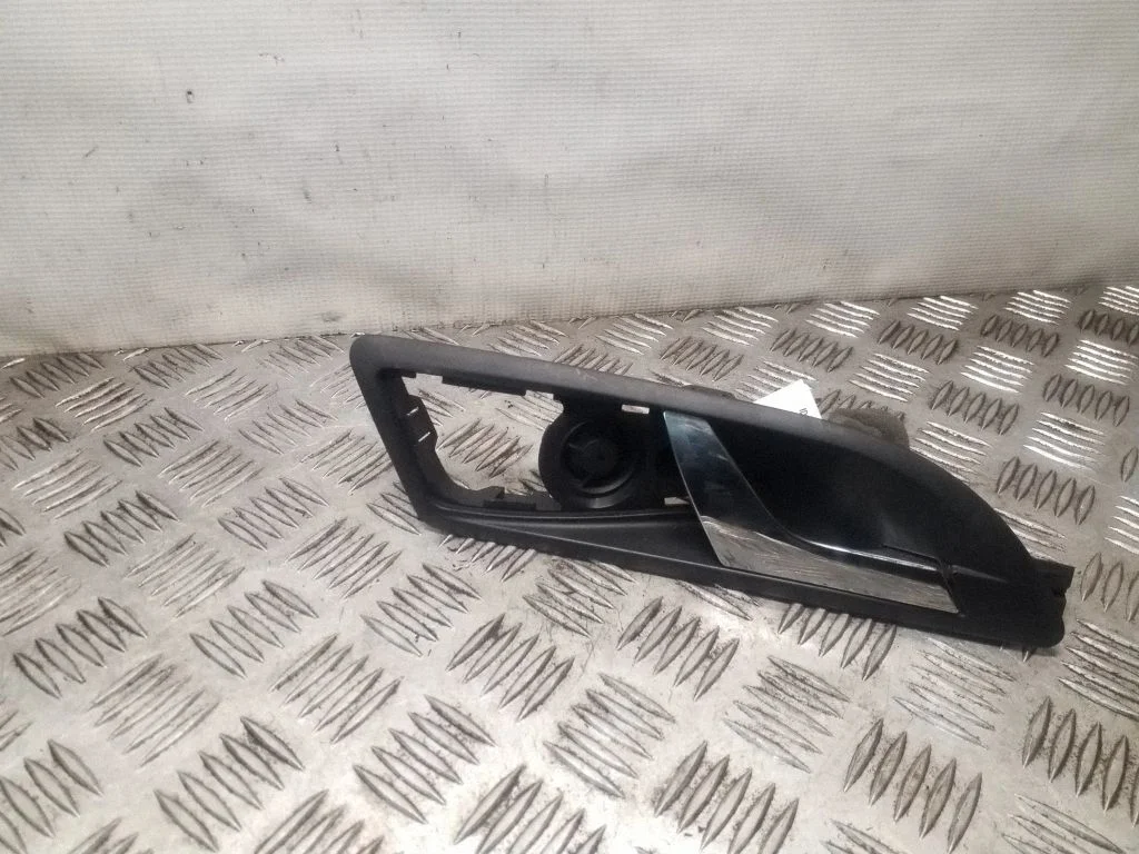 Front door interior handle – Skoda Octavia Mk2 (1Z) (2004-2013)