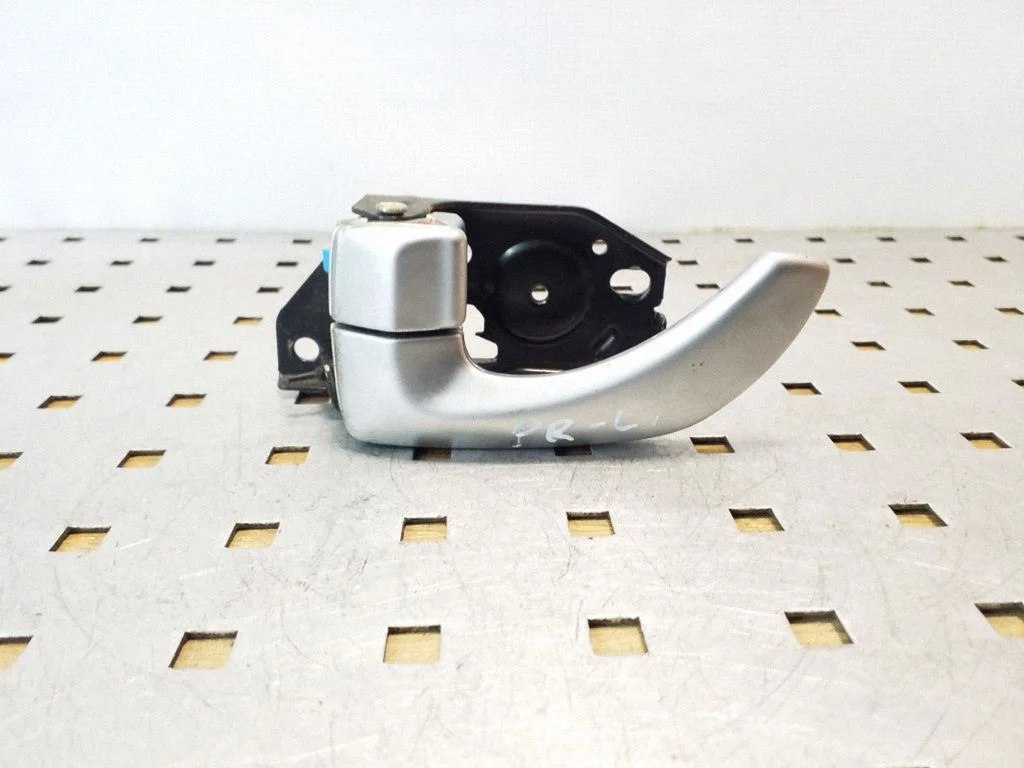 Front door interior handle – front left