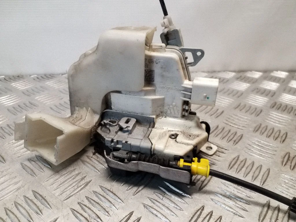 Esiukse lukk 8J2837016C