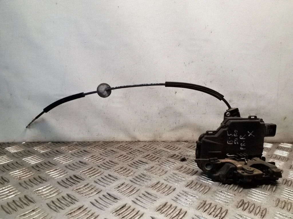 Front door lock – Volkswagen Passat B5 (1997-2000)